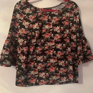 Bell sleeve top